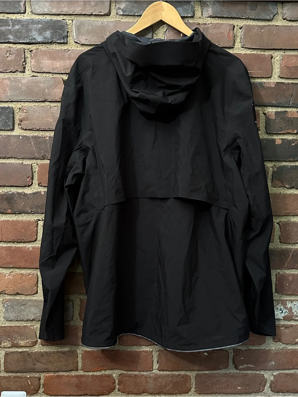 Lululemon Warp Light Jacket Men’s XL Black Waterproof Hooded Rain Shell
